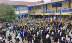 El Colegio Santa María Eufrasia celebró el Domingo de Ramos con una animada ceremonia 